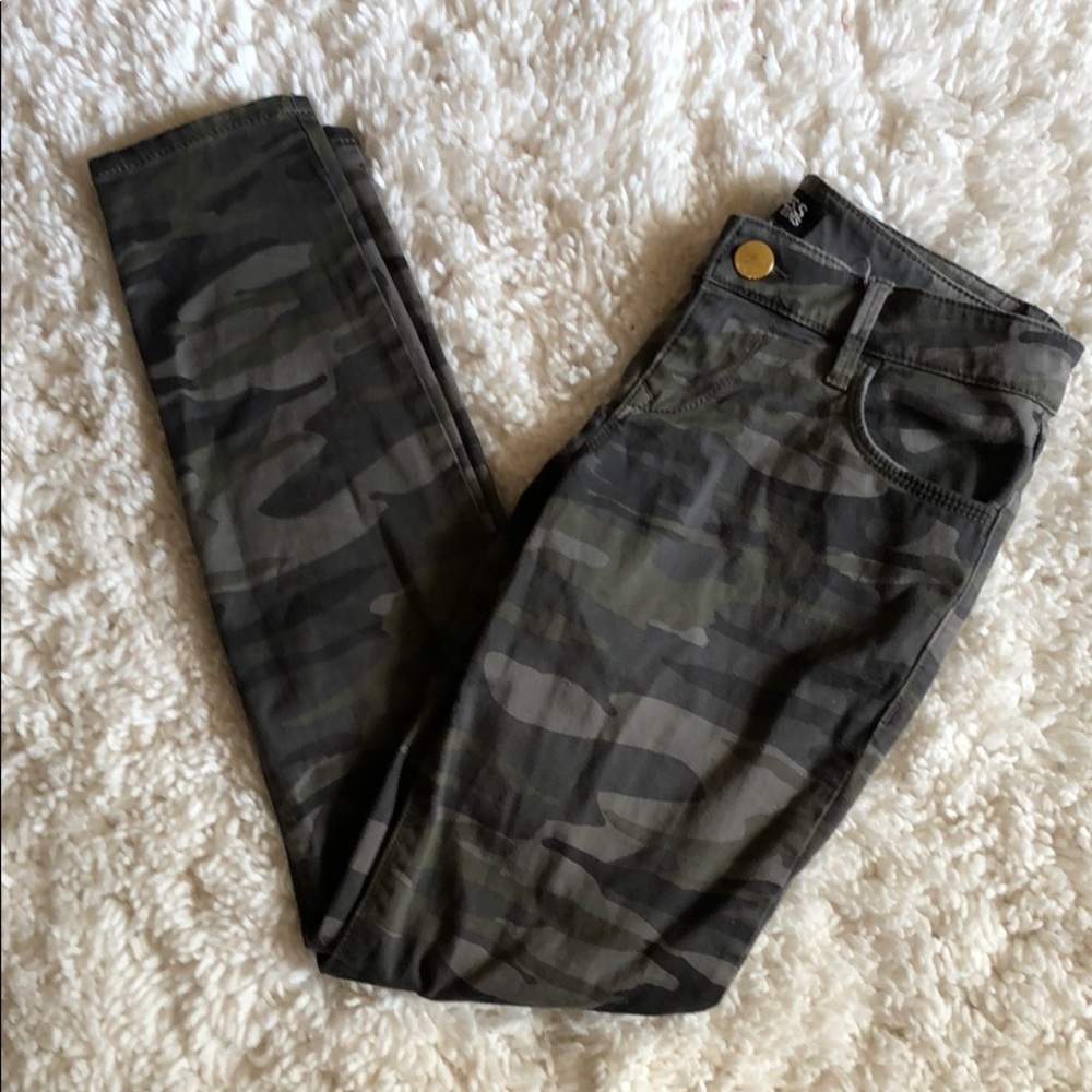 2 for 25 💜 Express Camo Skinny Jeans